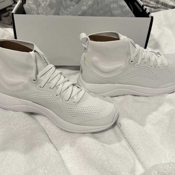 lululemon athletica Shoes - Lululemon sneakers us size 8